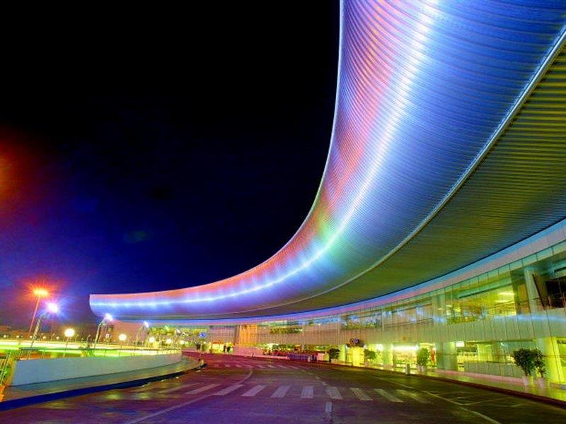 夜色下的昆明巫家壩機場 http://www.yigongchang99.com/ 夜色下的昆明巫家壩機場 http://www.yigongchang99.com/