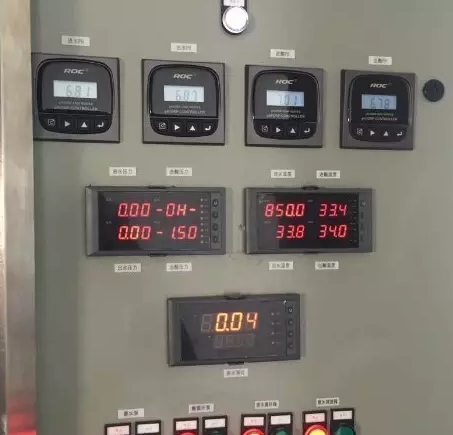 安裝在控制柜上的數(shù)顯表 安裝在控制柜上的數(shù)顯表